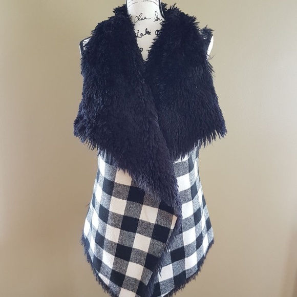 Jackets & Blazers - Plaid Faux Fur Vest size L